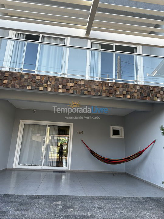 Casa para aluguel de temporada em São Francisco do Sul (Enseada)