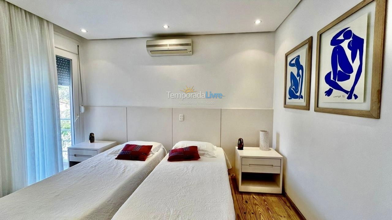 Casa para aluguel de temporada em São Sebastião (Praia da Baleia)