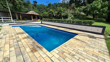 Chacara with swimming pool and lake for fishing in Juquitiba