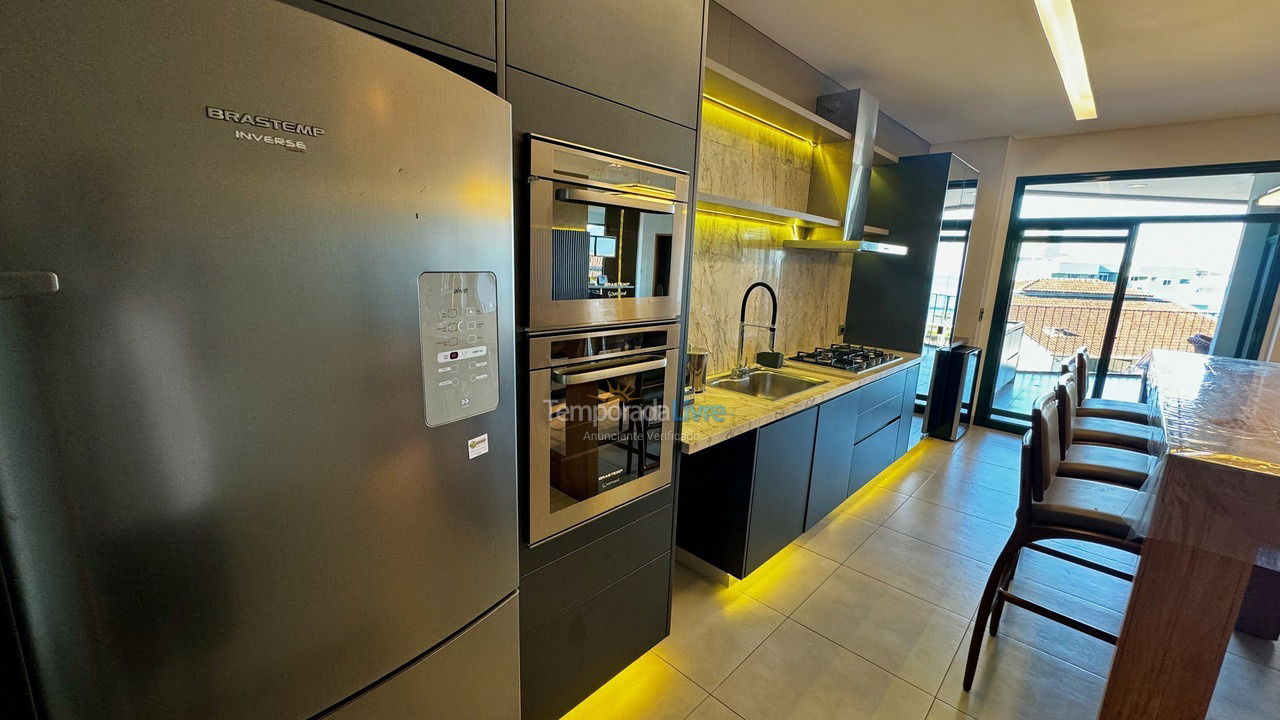 Apartamento para aluguel de temporada em Ubatuba (Praia Grande)