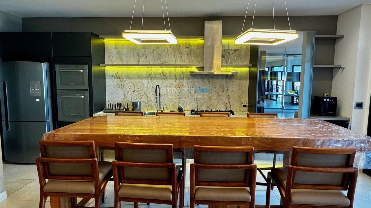 Apartamento para aluguel de temporada em Ubatuba (Praia Grande)