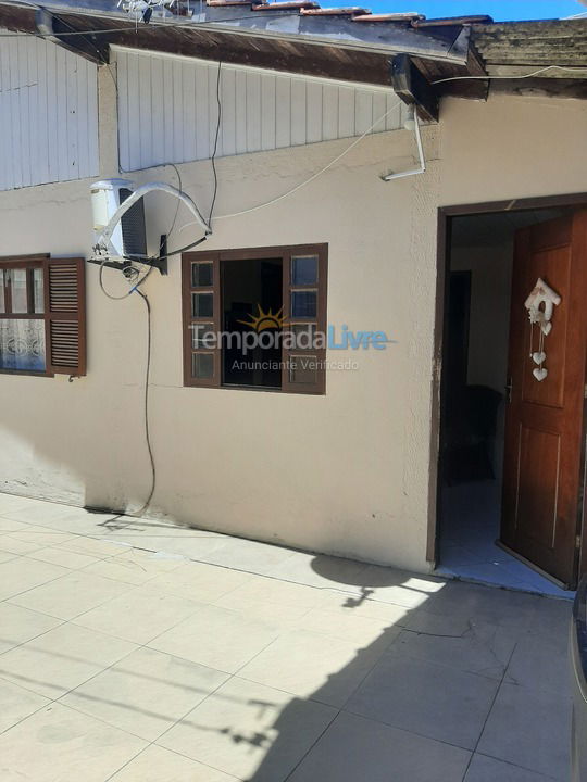 Casa para aluguel de temporada em Florianópolis (Cachoeira do Bom Jesus)