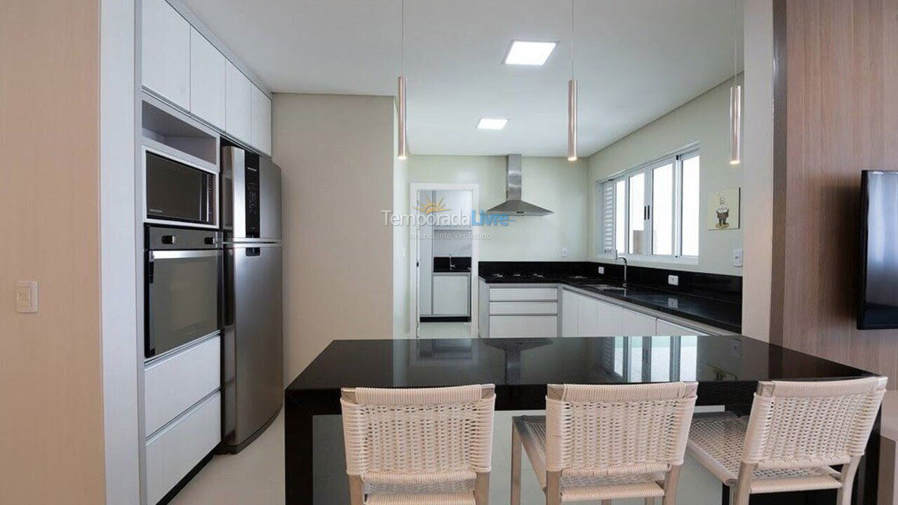 Apartamento para aluguel de temporada em Itapema (Centro)
