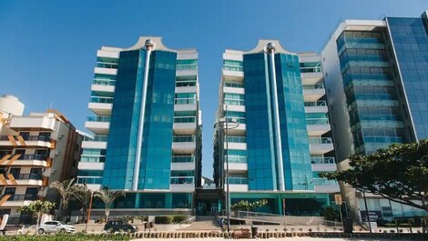 3 bedroom apartment facing the sea in the center