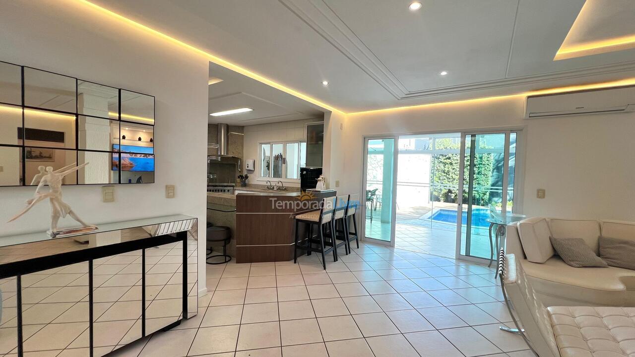 House for vacation rental in Florianopolis (Jurerê Internacional)