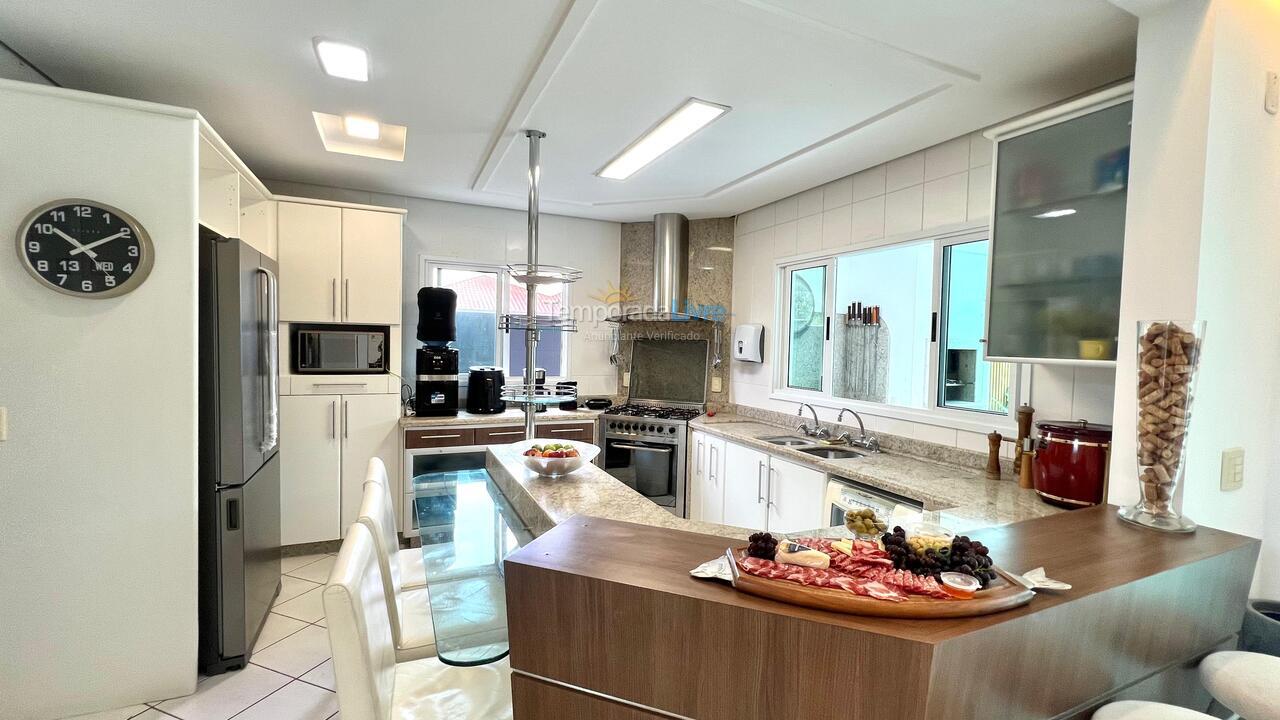 House for vacation rental in Florianopolis (Jurerê Internacional)