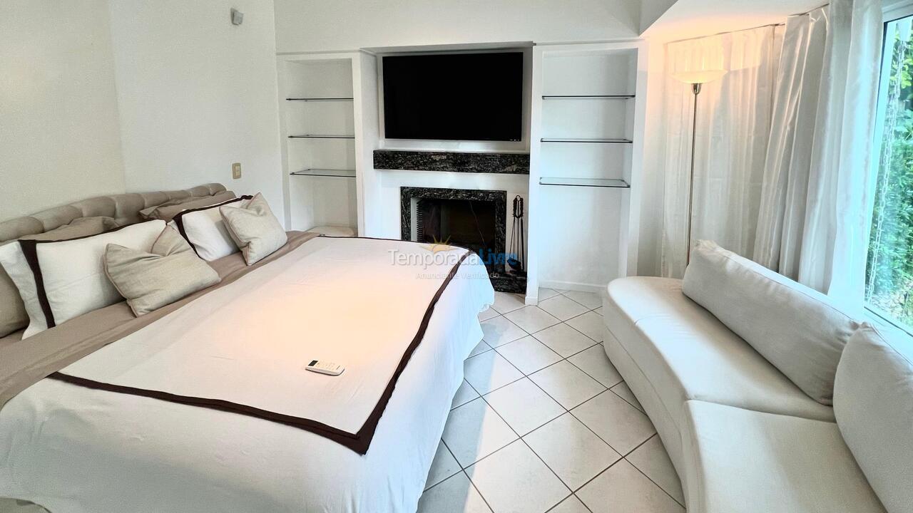 House for vacation rental in Florianopolis (Jurerê Internacional)