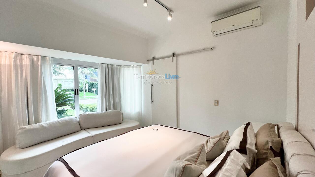 House for vacation rental in Florianopolis (Jurerê Internacional)
