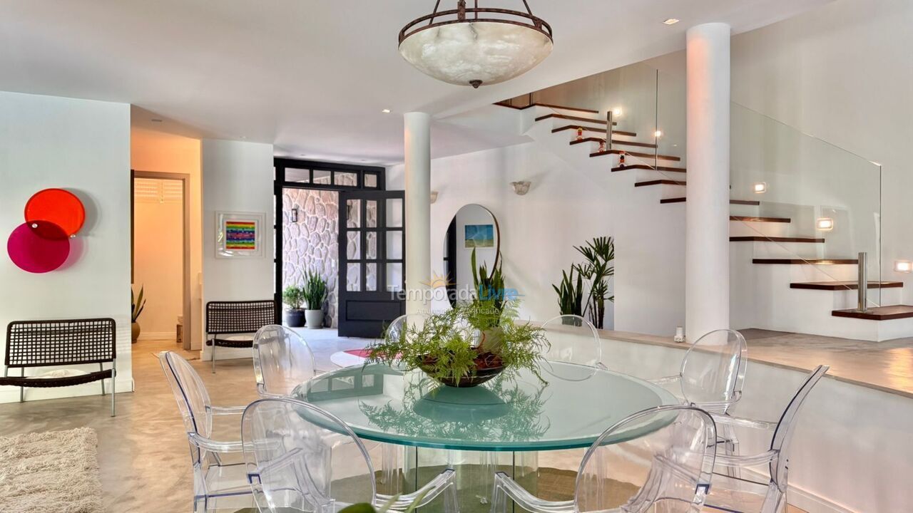 Casa para aluguel de temporada em São Sebastião (Praia da Baleia)