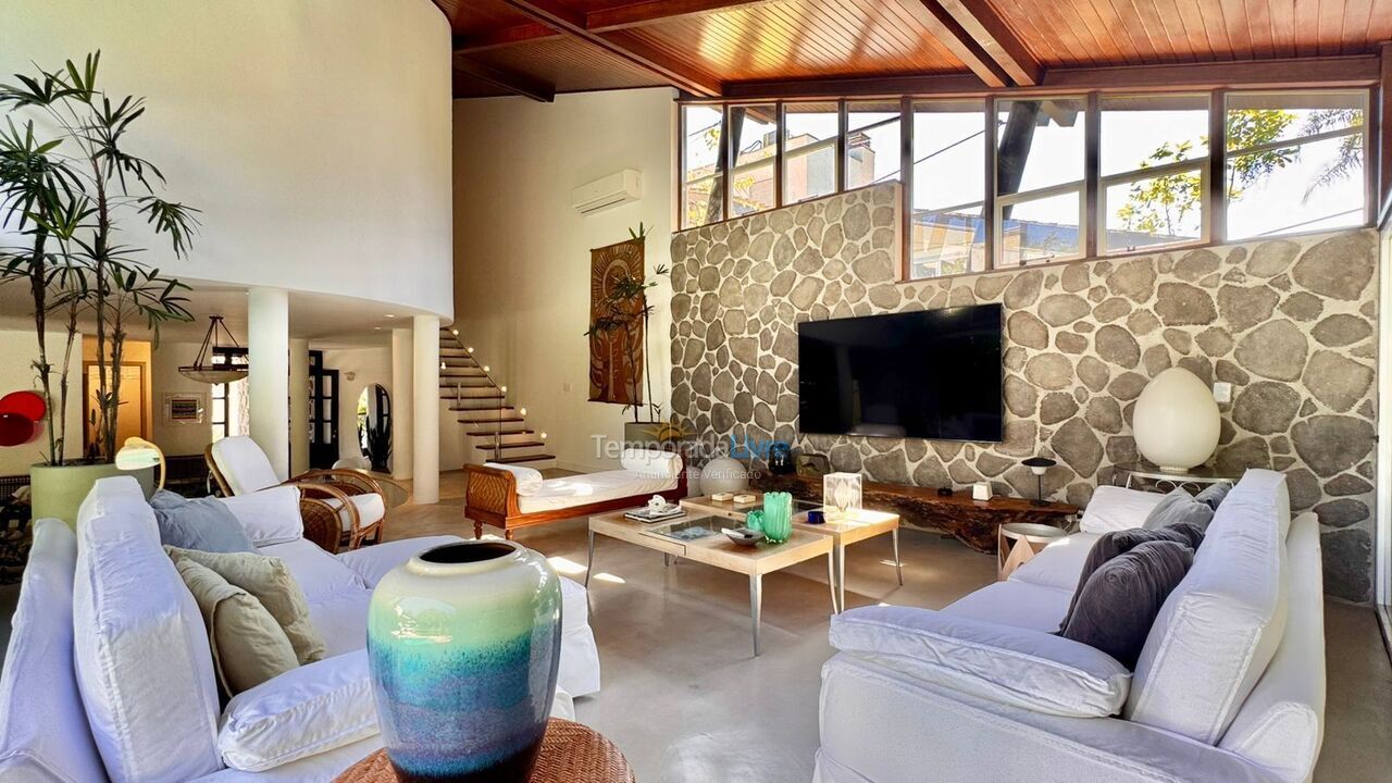 Casa para aluguel de temporada em São Sebastião (Praia da Baleia)
