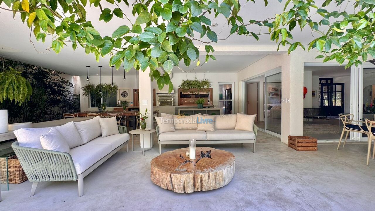 Casa para aluguel de temporada em São Sebastião (Praia da Baleia)