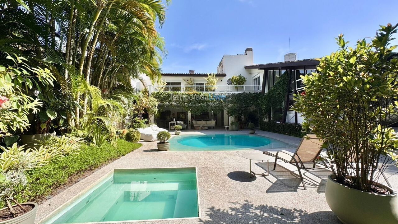 Casa para aluguel de temporada em São Sebastião (Praia da Baleia)