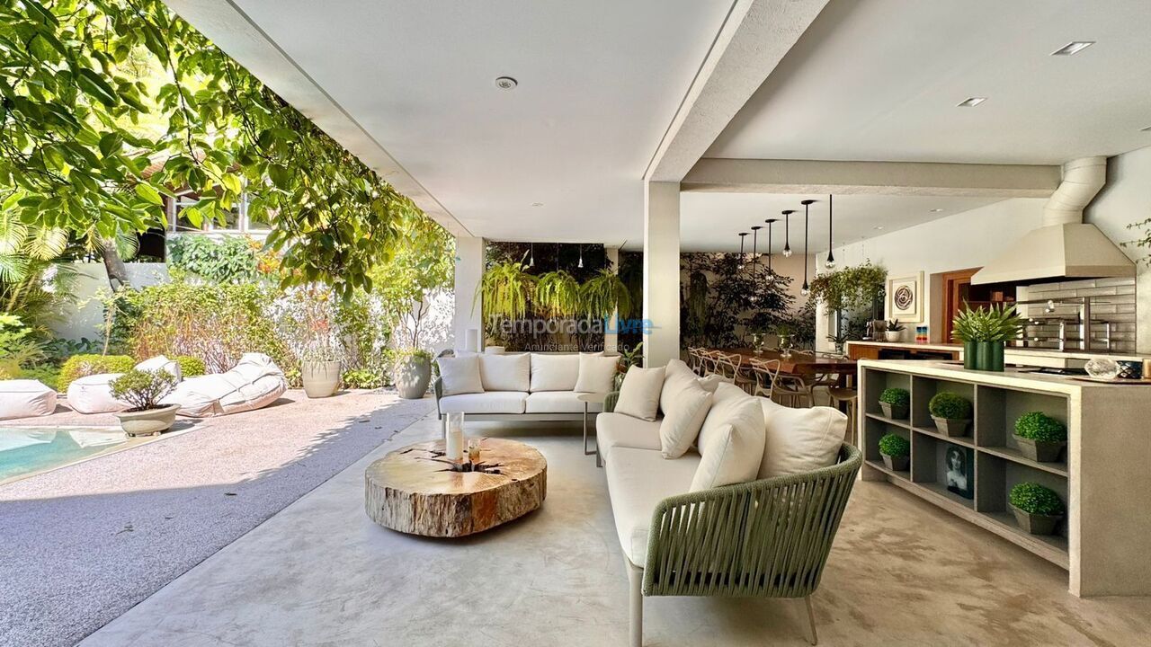 Casa para aluguel de temporada em São Sebastião (Praia da Baleia)