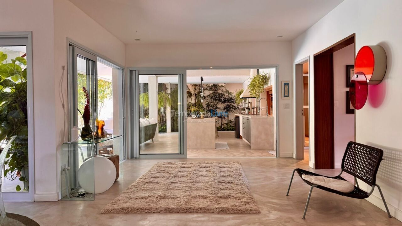 Casa para aluguel de temporada em São Sebastião (Praia da Baleia)