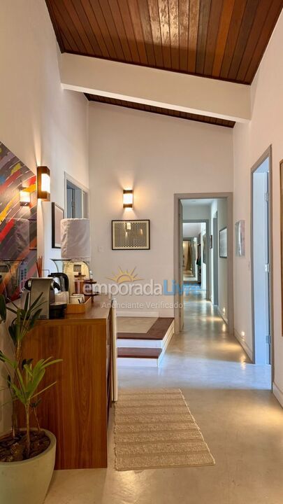 Casa para aluguel de temporada em São Sebastião (Praia da Baleia)