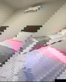 Quarto solteiro com 2 camas e uma cama auxiliar 