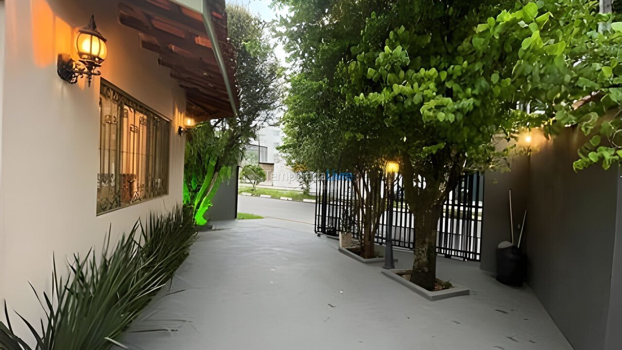 Casa para aluguel de temporada em Ubatuba (Itaguá)