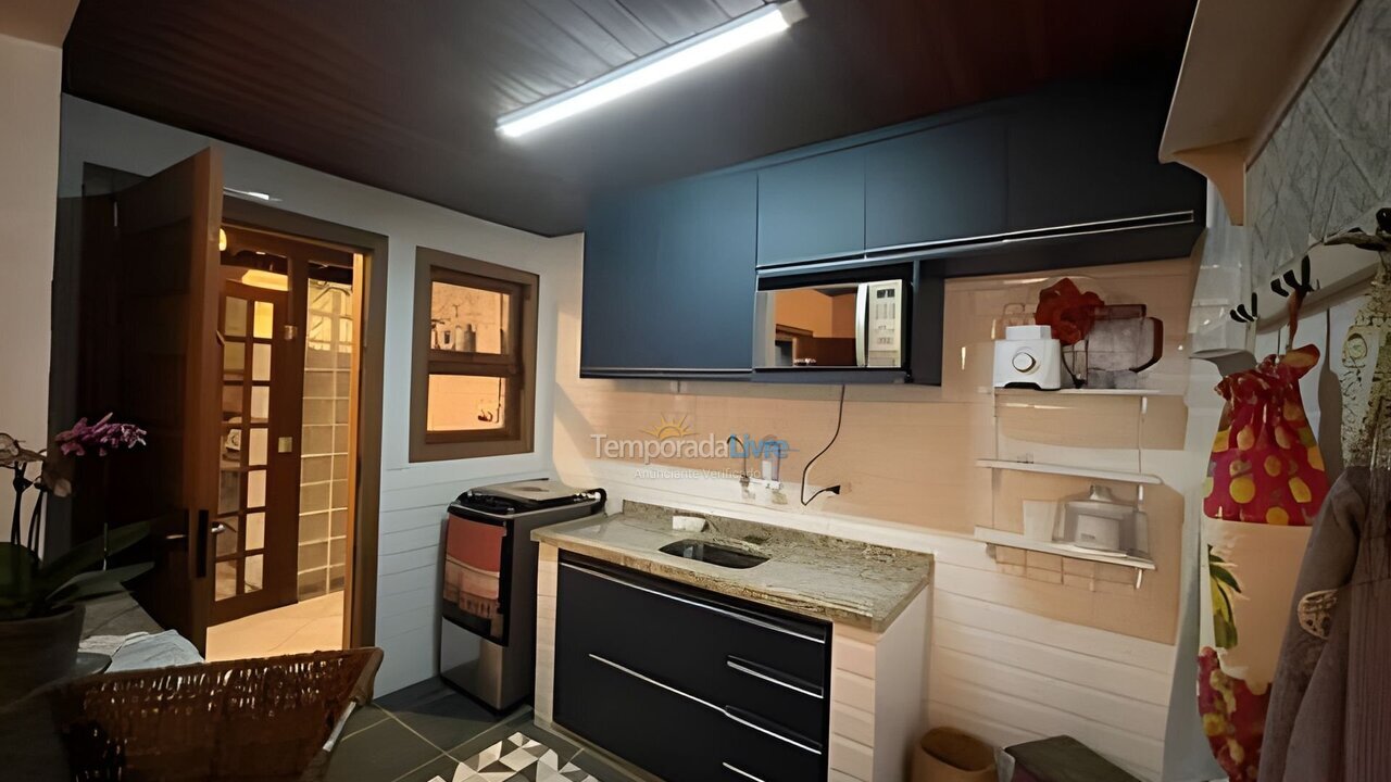 Casa para aluguel de temporada em Ubatuba (Itaguá)