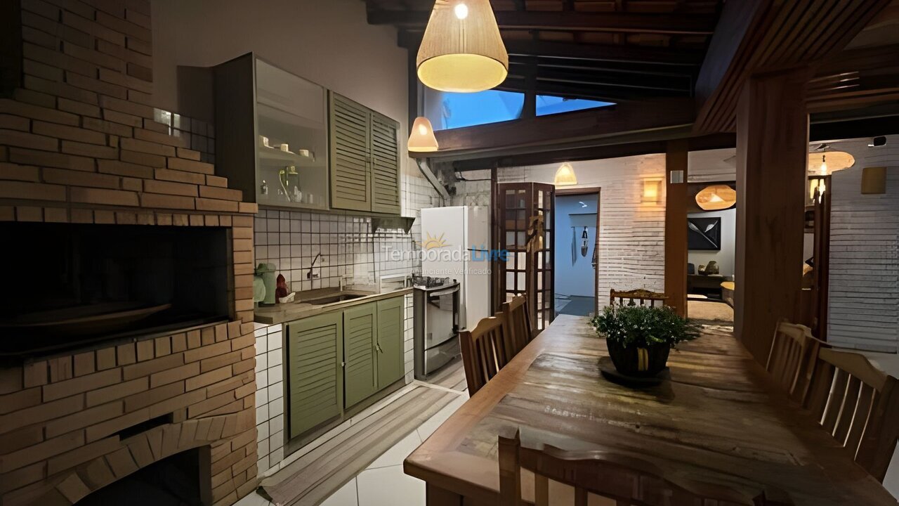 Casa para aluguel de temporada em Ubatuba (Itaguá)