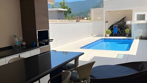 Casa c/ piscina em Cond, Boraceia - SP