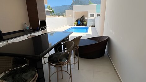 Casa c/ piscina em Cond, Boraceia - SP