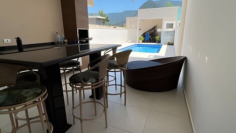 Casa c/ piscina em Cond, Boraceia - SP