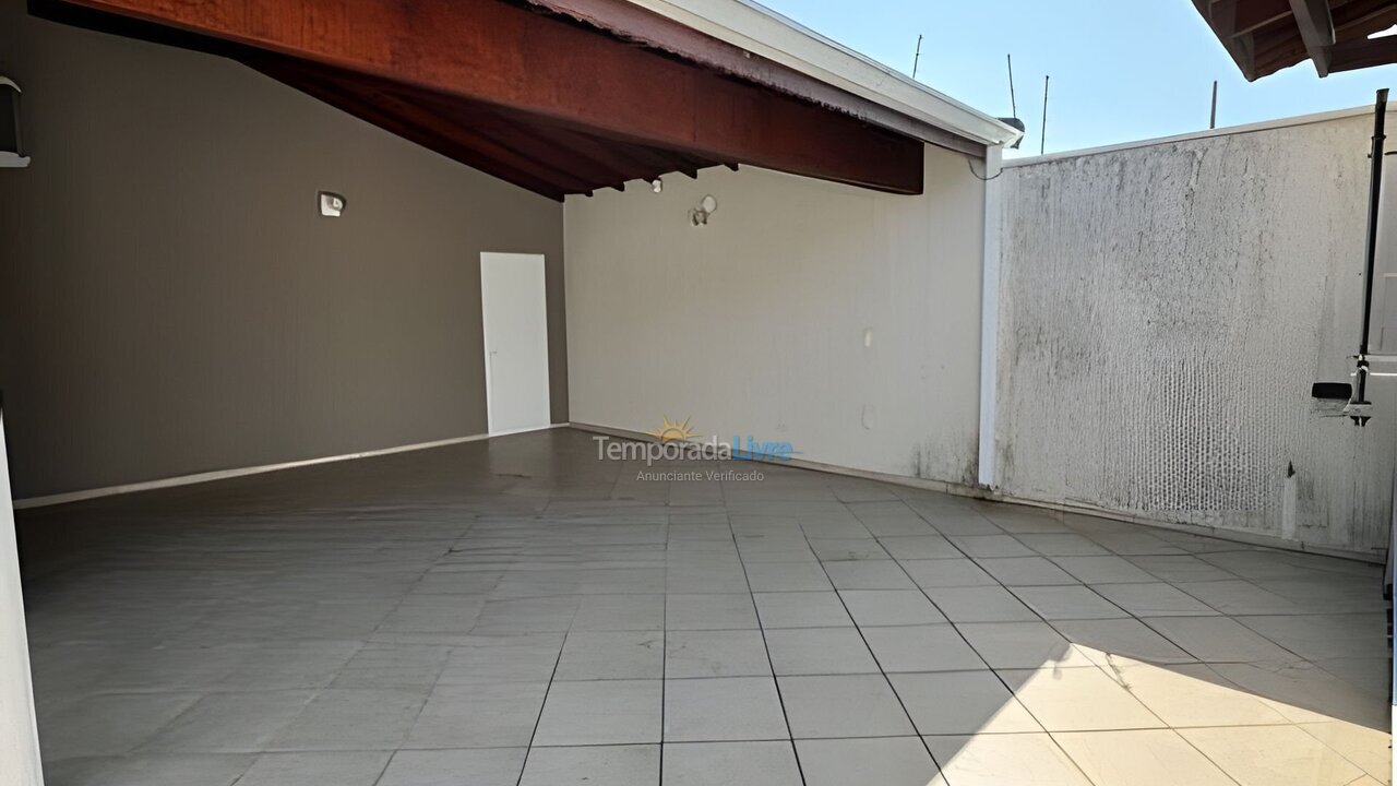 Casa para alquiler de vacaciones em Bertioga (Indaiá)