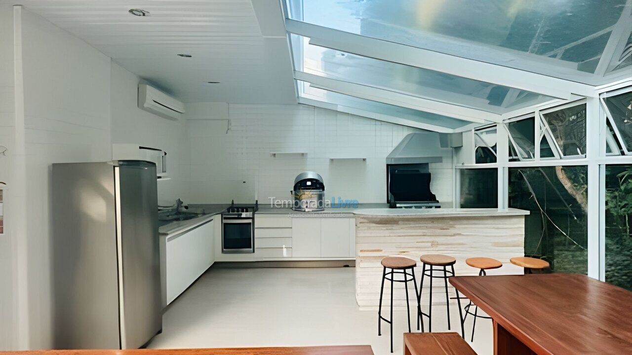 Apartamento para aluguel de temporada em Bertioga (Praia de São Lourenço)