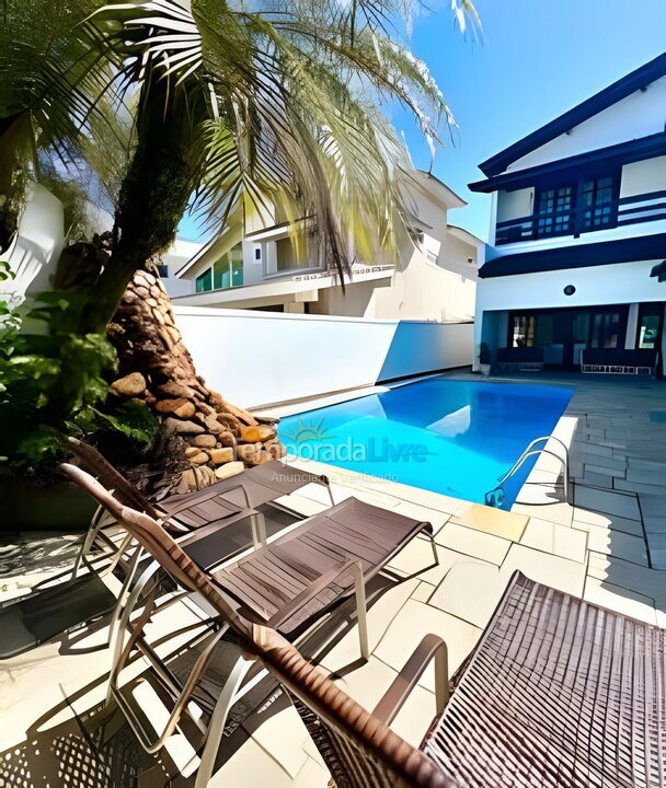 Casa para aluguel de temporada em Guarujá (Jardim Acapulco)