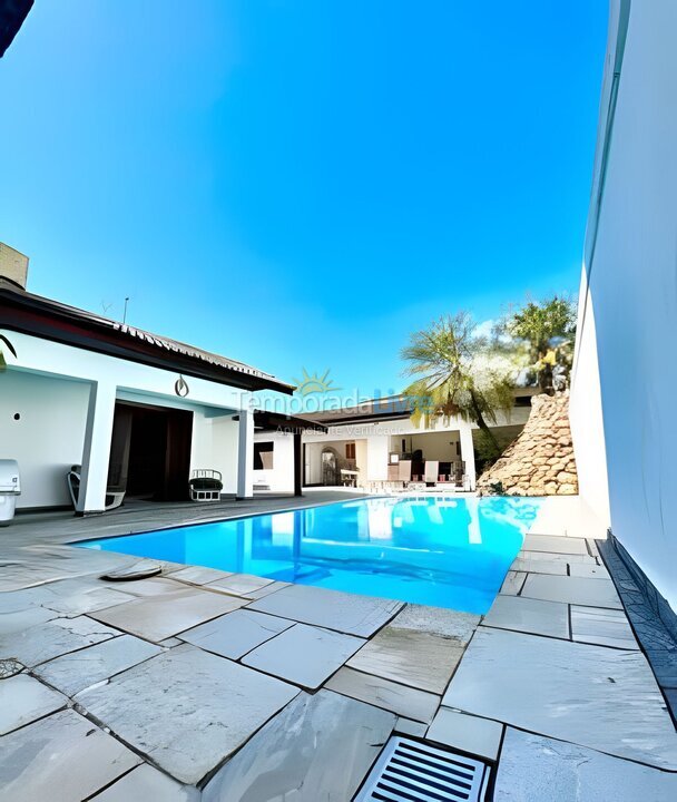 Casa para aluguel de temporada em Guarujá (Jardim Acapulco)