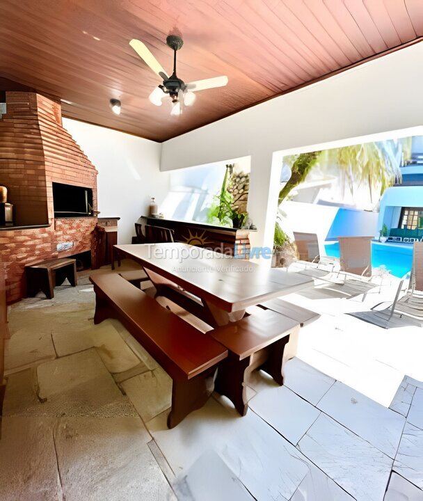 Casa para aluguel de temporada em Guarujá (Jardim Acapulco)