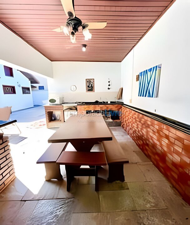 Casa para aluguel de temporada em Guarujá (Jardim Acapulco)