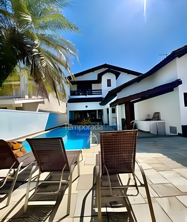 Casa para aluguel de temporada em Guarujá (Jardim Acapulco)