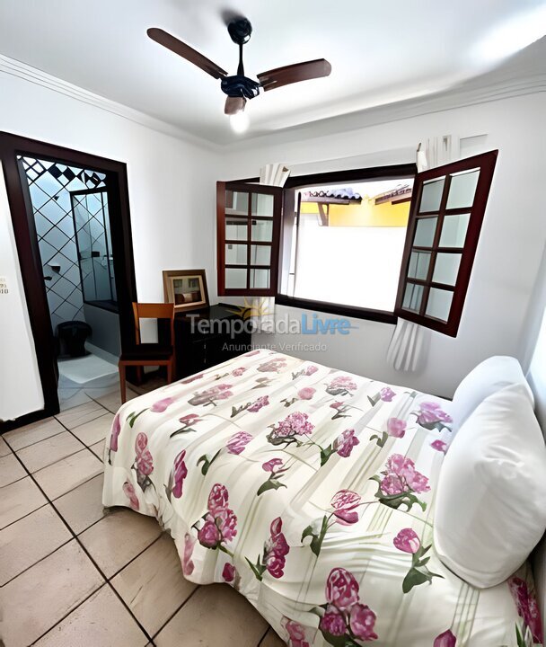 Casa para aluguel de temporada em Guarujá (Jardim Acapulco)