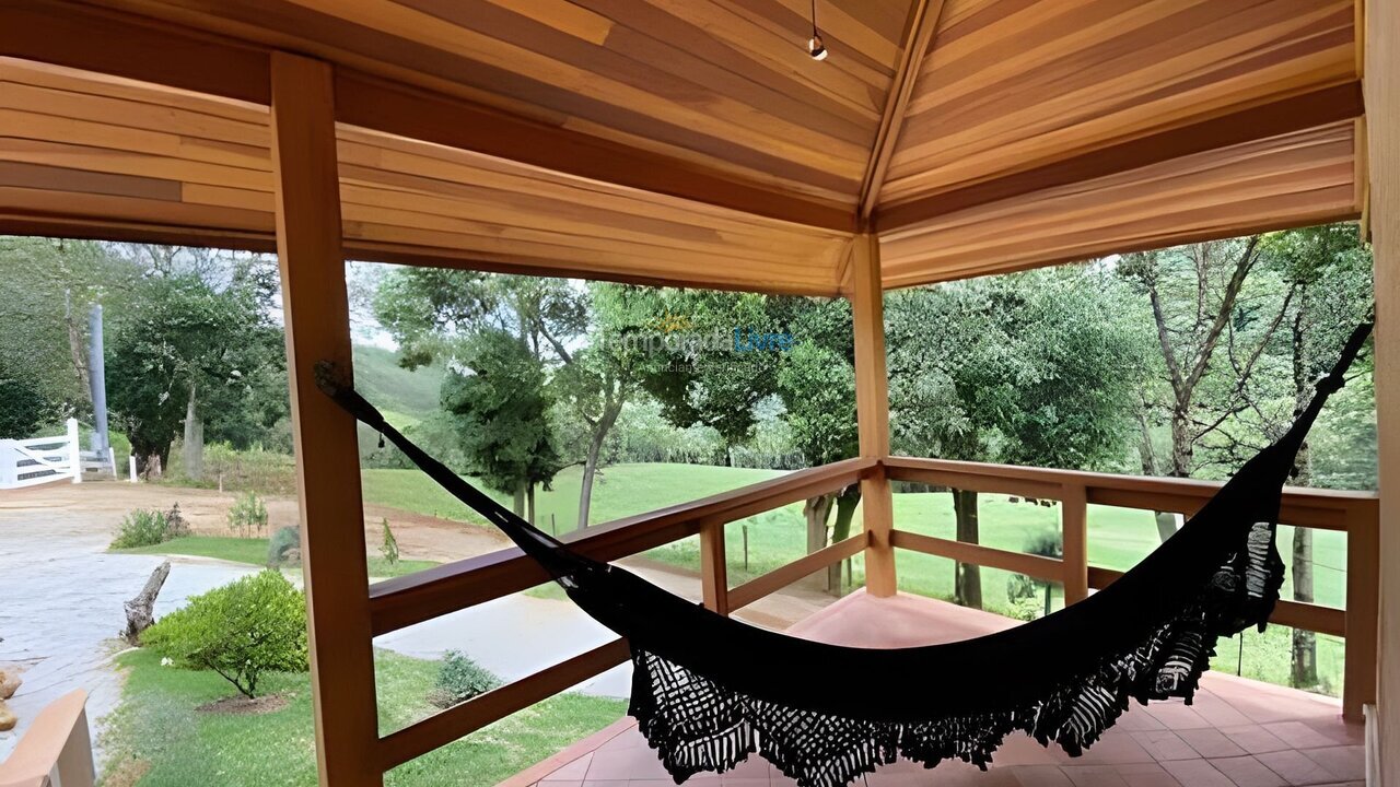 Casa para aluguel de temporada em Gonçalves (São Sebastião)