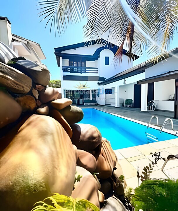 Casa para aluguel de temporada em Guarujá (Jardim Acapulco)