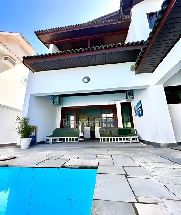 Casa para aluguel de temporada em Guarujá (Jardim Acapulco)