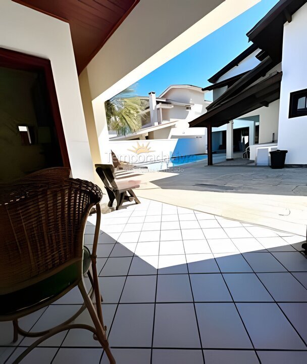 Casa para aluguel de temporada em Guarujá (Jardim Acapulco)