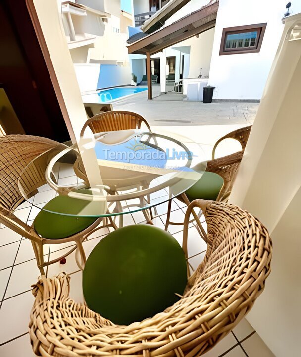 Casa para aluguel de temporada em Guarujá (Jardim Acapulco)