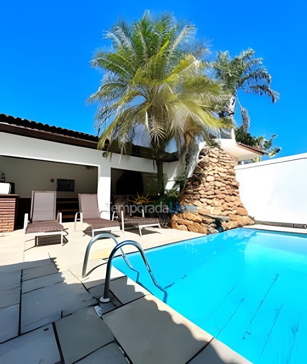 Casa para aluguel de temporada em Guarujá (Jardim Acapulco)