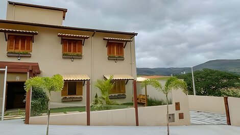 Maravilhosa casa com piscina em Capitólio-MG