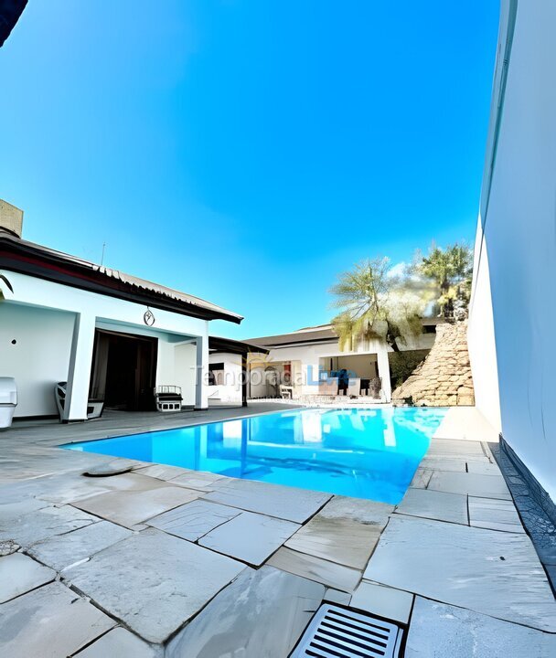 Casa para aluguel de temporada em Guarujá (Jardim Acapulco)