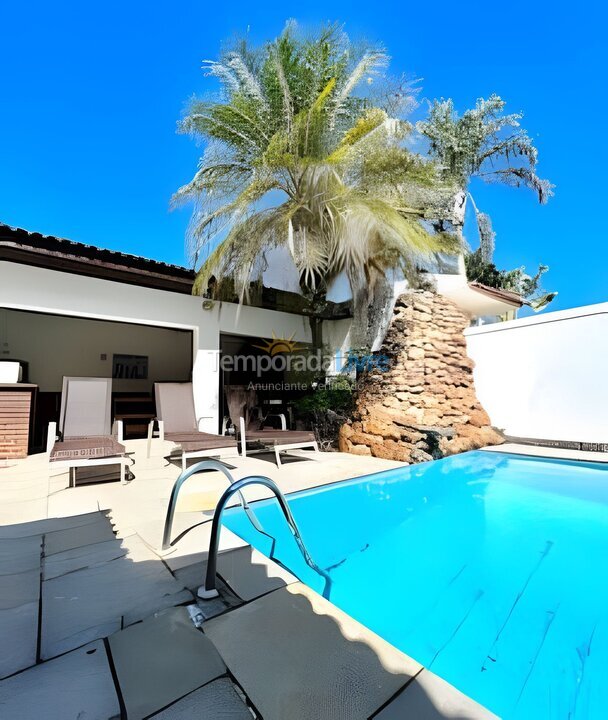 Casa para aluguel de temporada em Guarujá (Jardim Acapulco)