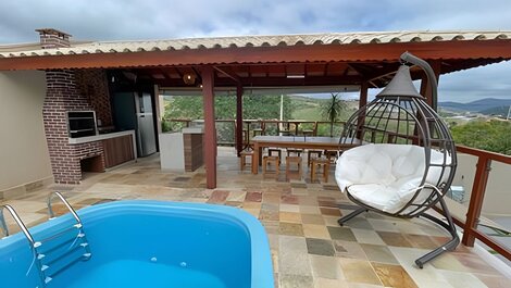 Maravilhosa casa com piscina em Capitólio-MG