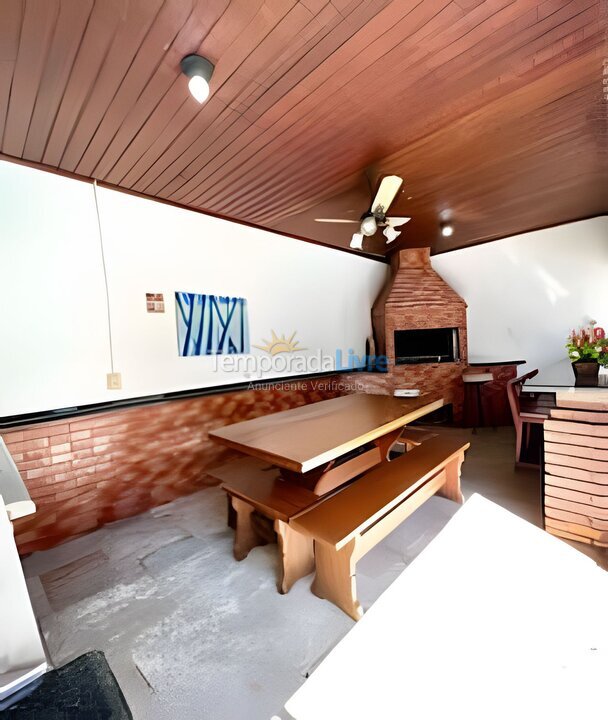Casa para aluguel de temporada em Guarujá (Jardim Acapulco)