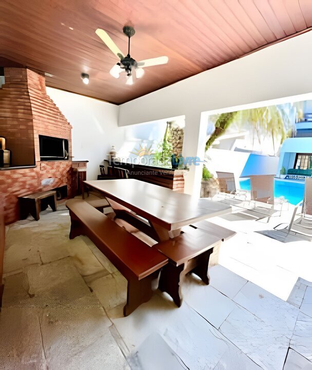 Casa para aluguel de temporada em Guarujá (Jardim Acapulco)