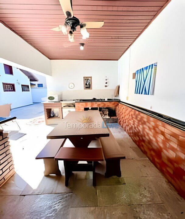 Casa para aluguel de temporada em Guarujá (Jardim Acapulco)