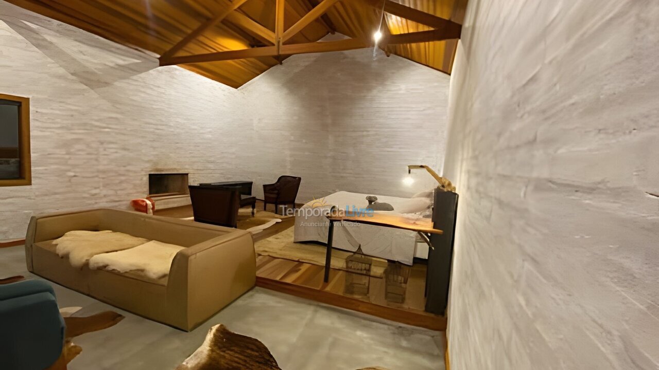 Casa para aluguel de temporada em Gonçalves (São Sebastião)