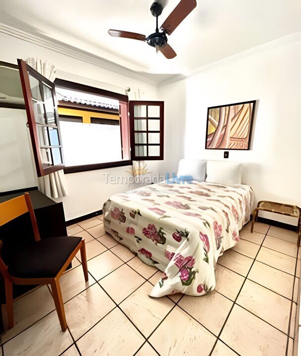 Casa para aluguel de temporada em Guarujá (Jardim Acapulco)