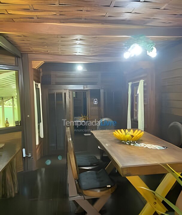 Casa para aluguel de temporada em São Sebastião (Camburi)